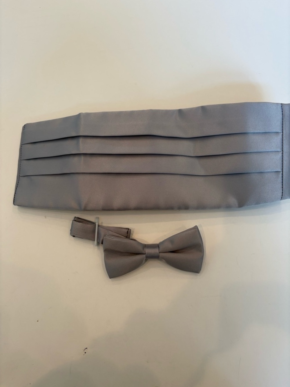 Classic Grey Men's Cummerbund and Bow Tie Set-new